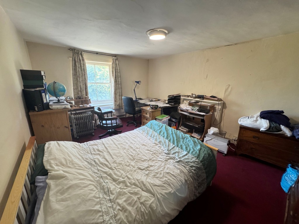 Lot: 107 - PERIOD FREEHOLD FREEHOUSE ON 1.5 ACRE PLOT WITH POTENTIAL - First floor bedroom 2